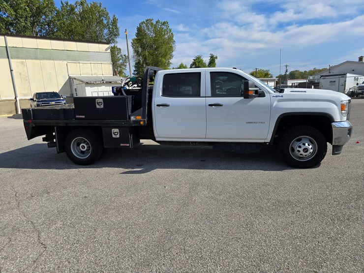 2017-gmc-sierra-3500-image-29