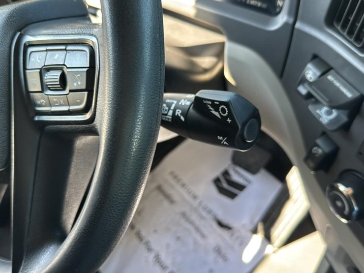 2023-peterbilt-579-image-52