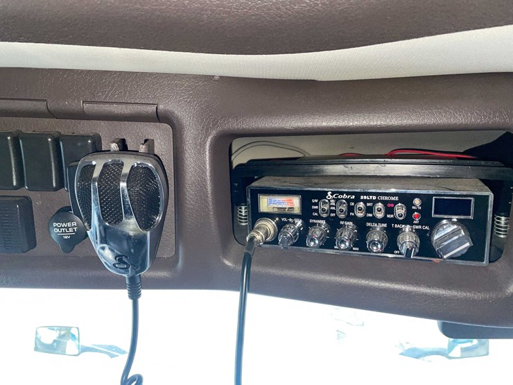 #1372-•-2014-volvo-sleeper-semi-(has-wi-title)-(of)-image-63