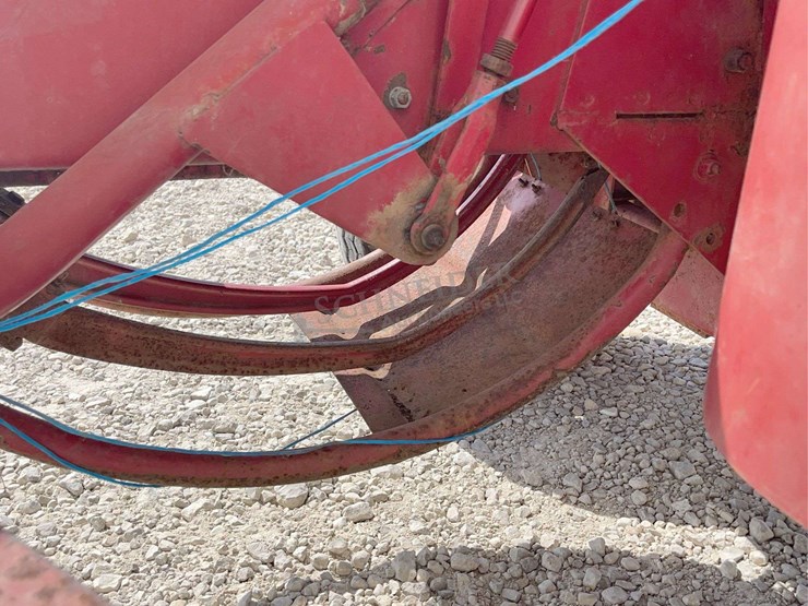 new-holland-275-image-24