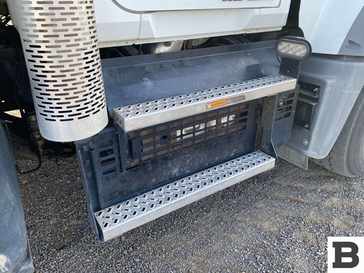 2017-mack-granite-gu713-image-64