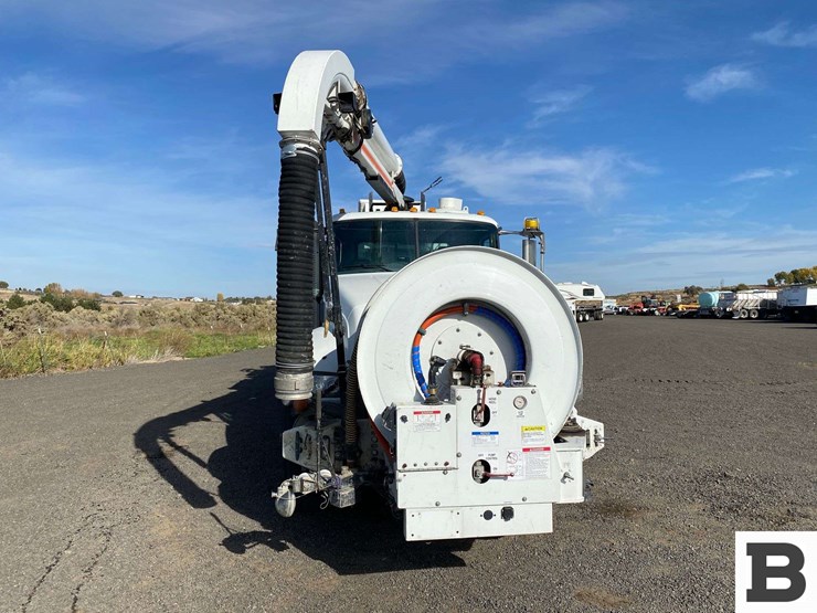 2017-mack-granite-gu713-image-10