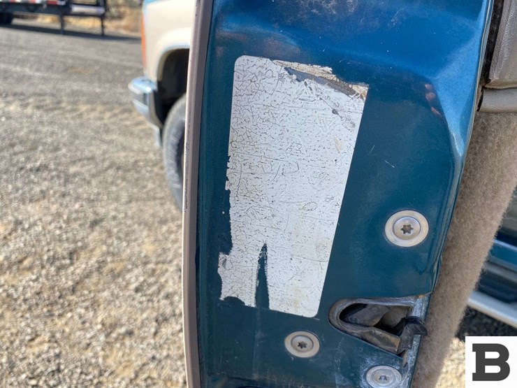 1993-gmc-suburban-image-40