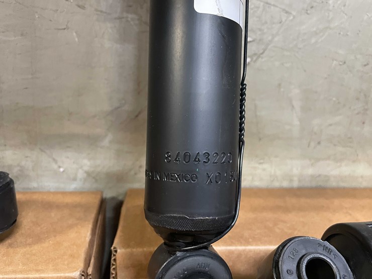 #8628-•-gm-truck-rear-shocks-(prld)-image-3