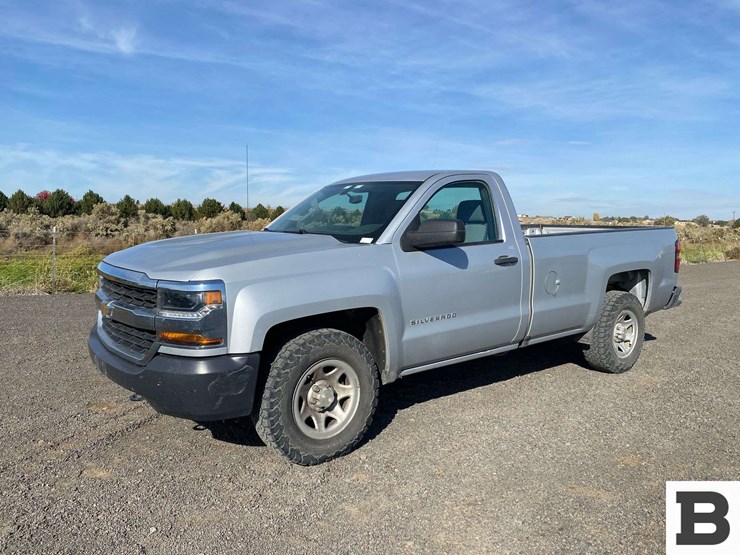 2017-chevrolet-silverado-1500-image-1
