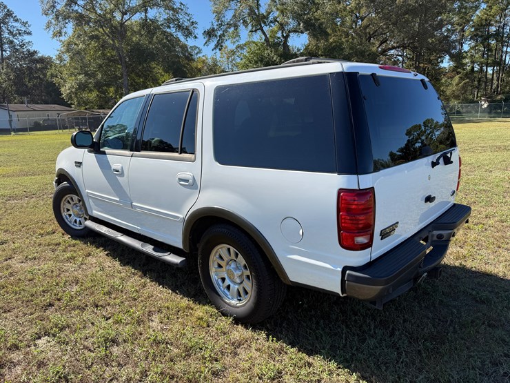 2002-ford-expedition-image-3