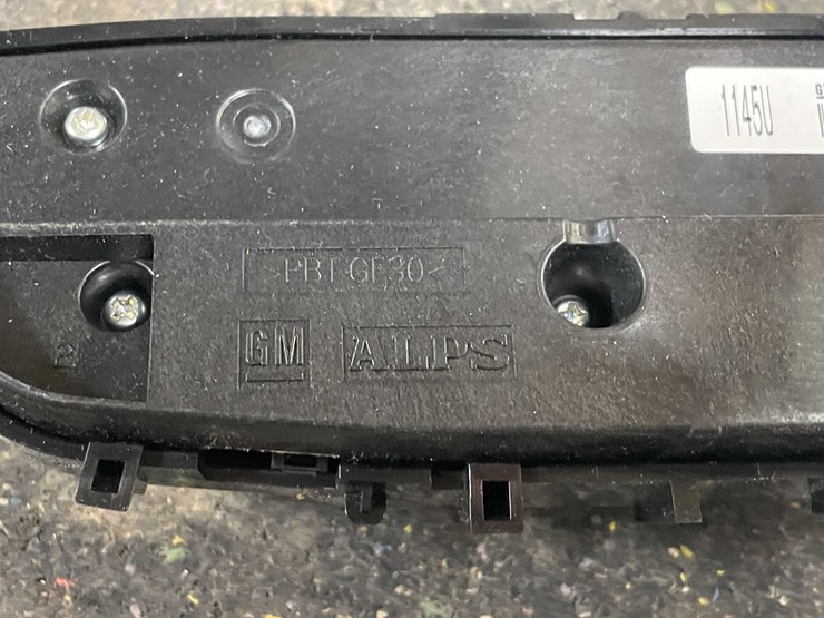 #8600-•-buick-climate-controls-(pr7)-image-7