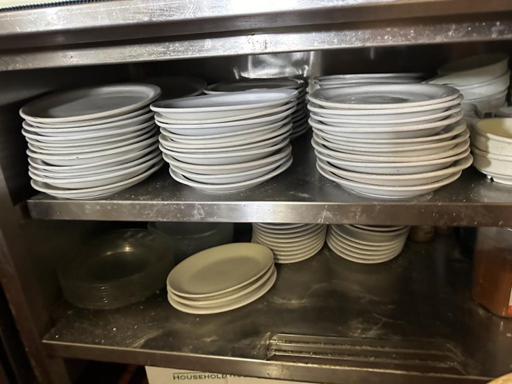 #100-•-waterfront-pub-with-4-bed/2-bath-apartment-image-87