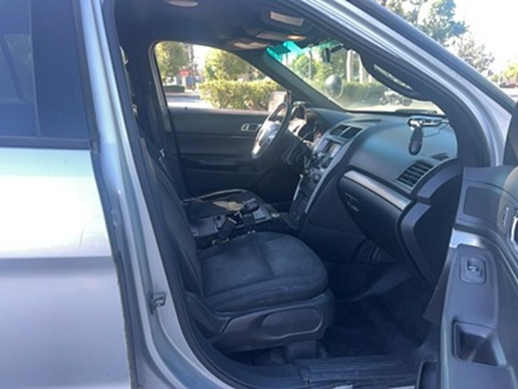 2015-ford-explorer-image-5