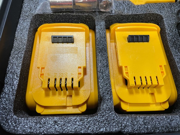 #8539-•-dewalt-compatible-cordless-ratchet-wrench,-batteries,-charger-and-case-(pr13)-image-7