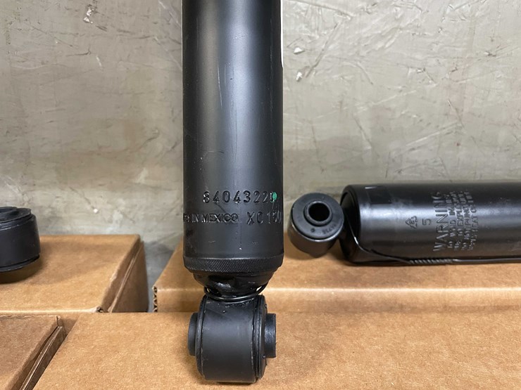 #8628-•-gm-truck-rear-shocks-(prld)-image-2