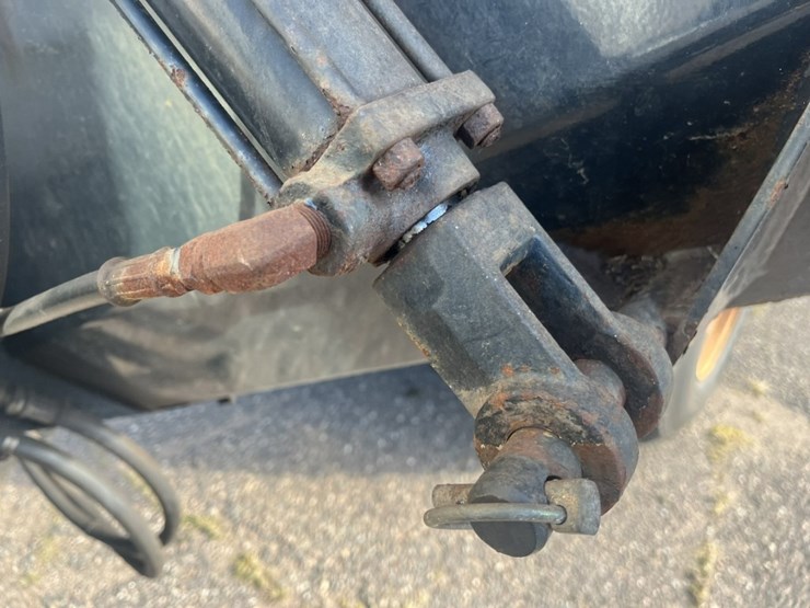 2011-international-7600-image-46