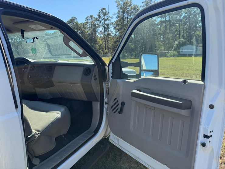 2008-ford-f550-image-24