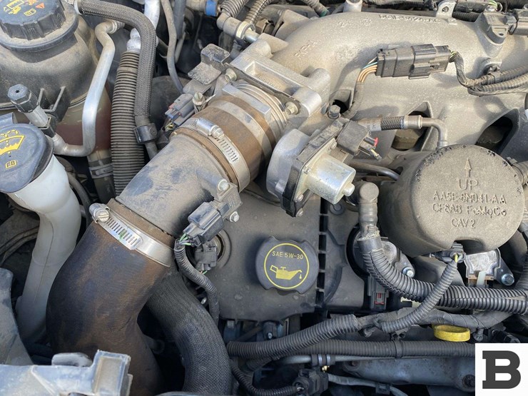 2016-ford-explorer-image-33