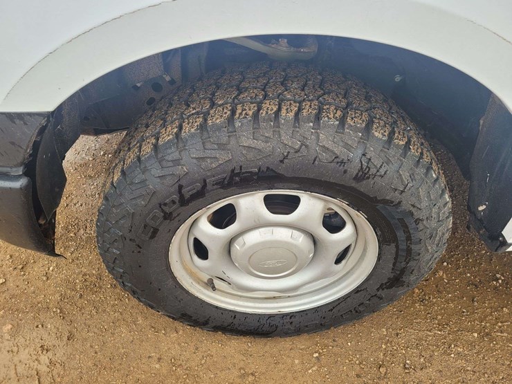 2020-ford-f150-xl-image-13