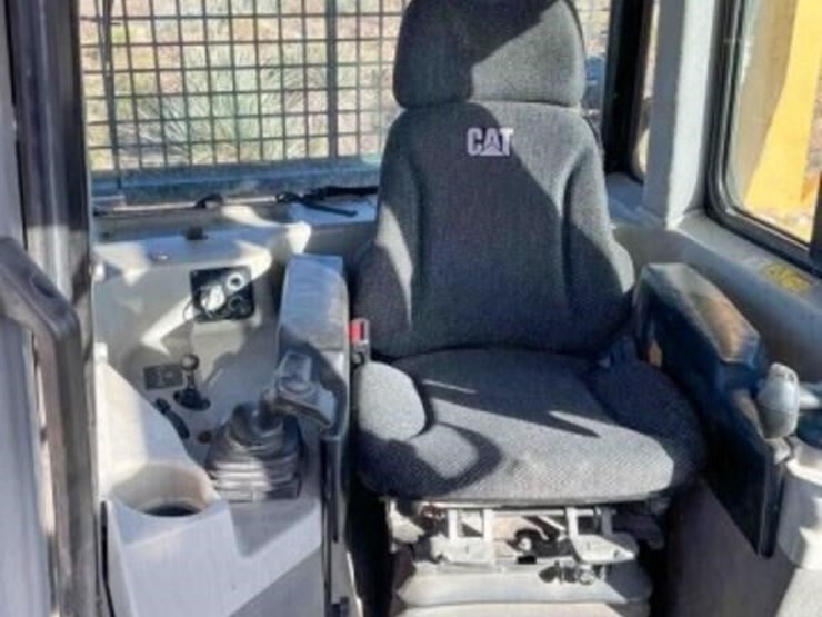 2012-6t-xl-cat-dozer-image-3