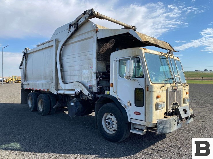 2006-peterbilt-320-image-8