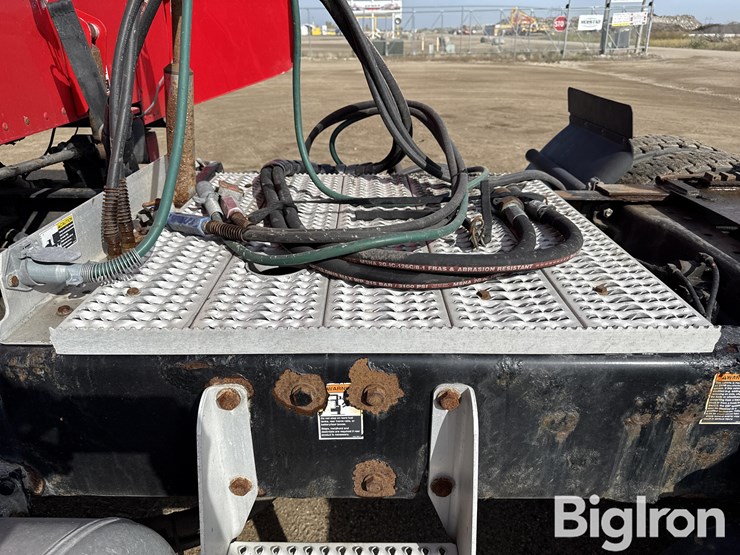 2011-peterbilt-388-image-16