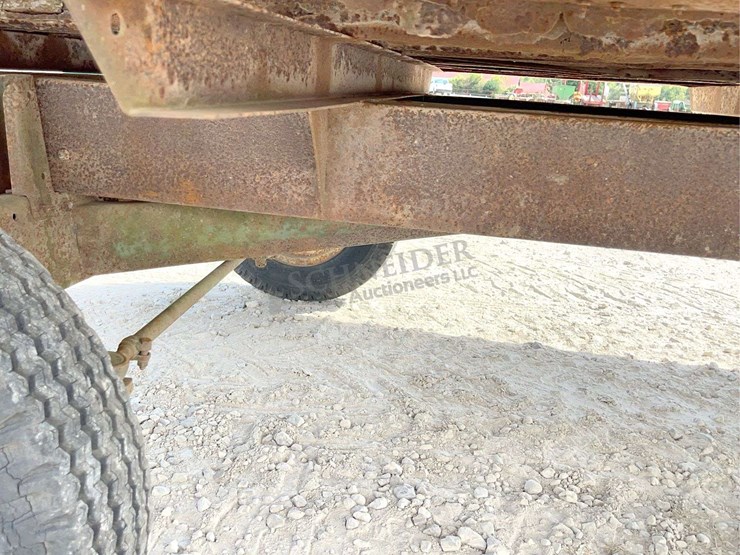 john-deere-1064-image-13