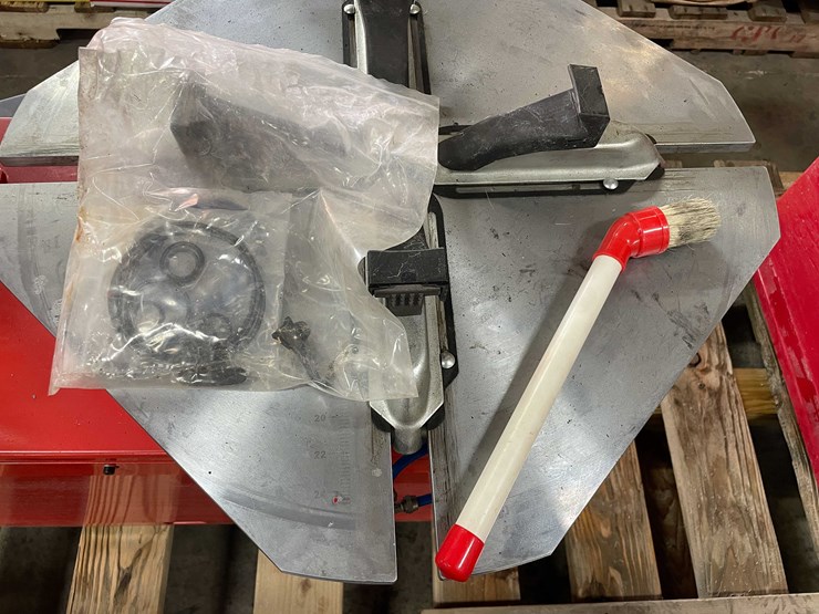 #8524-•-tire-changer-(e)-image-44