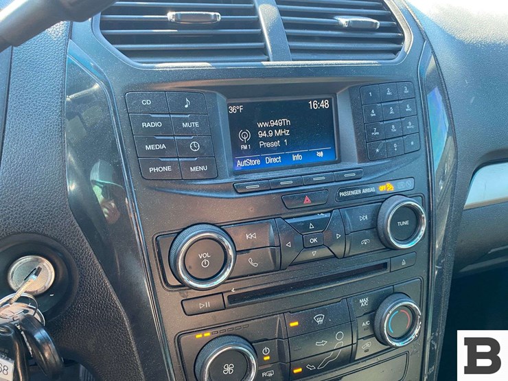 2017-ford-explorer-image-24