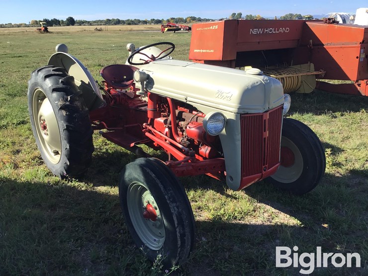 1946-ford-8n-image-1