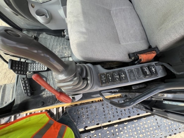 2018-deere-670g-lc-image-45