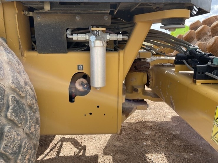 2018-caterpillar-cp56b-image-13