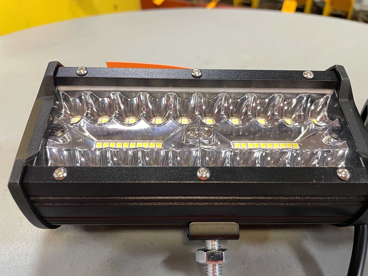 #8530-•-(2)-led-6-1/2"-long-work-lights,-12/24vdc-(pr12)-image-13