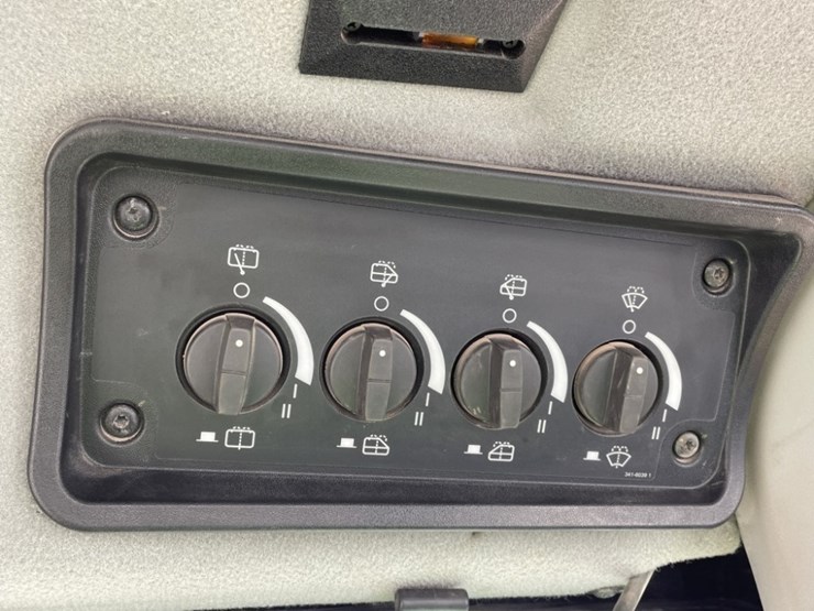 2019-caterpillar-d8t-image-40