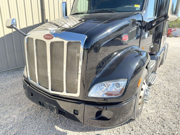 2017-peterbilt-579-image-109