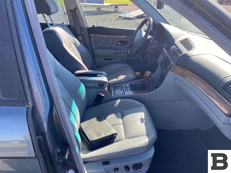 2001-bmw-740-sedan-image-22