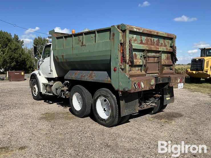 2005-sterling-lt7500-image-7