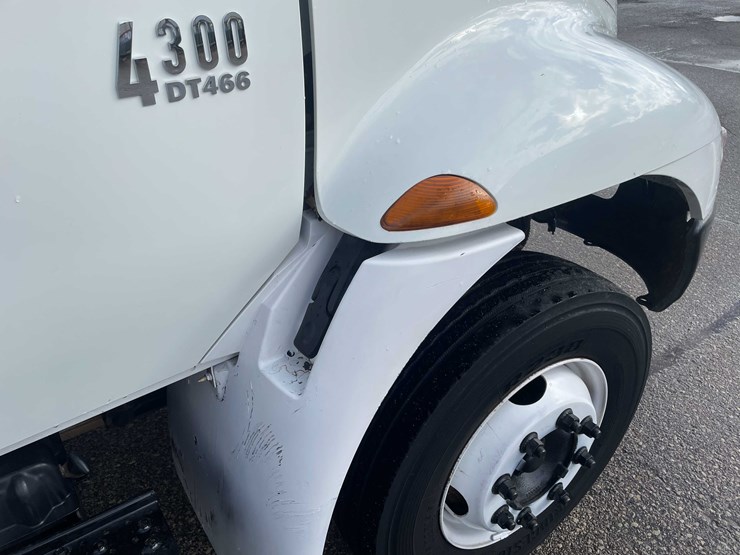 2003-international-durastar-4300-image-18
