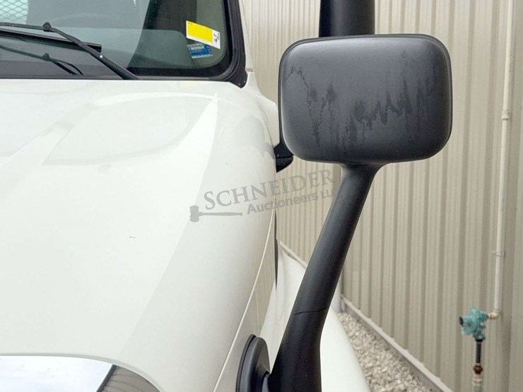 2012-freightliner-cascadia-113-image-11