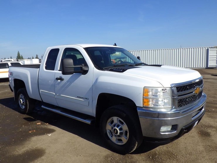 2013-chevrolet-2500hd-image-2