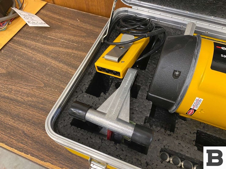 laser-alignment-inc.-6700-beam-aligner-and-supporting-hardware-image-6