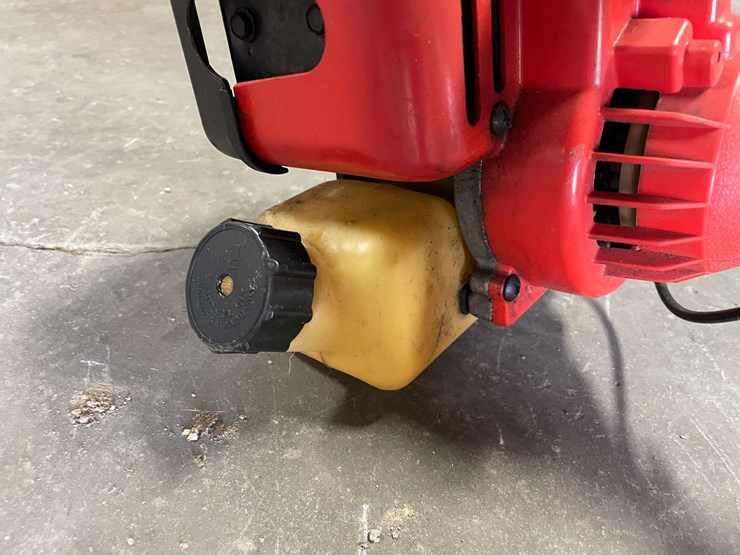 #8521-•-homelite-15"-weed-eater-(cw)-image-11