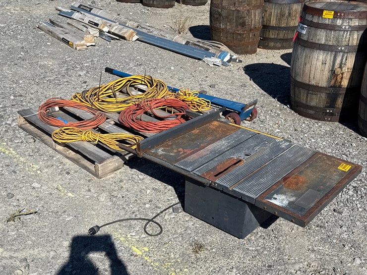 #25646-•-craftman-10"-motorized-table-saw,drop-cords-&-barrel-dolly-image-1