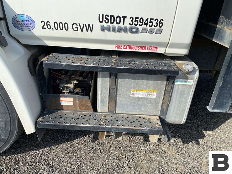 2014-hino-268-image-11