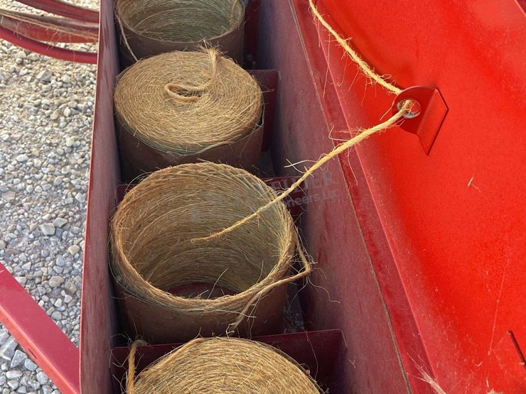 new-holland-565-image-34