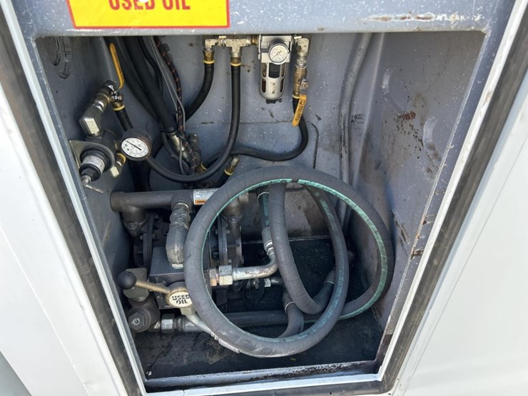 2017-peterbilt-337-image-30