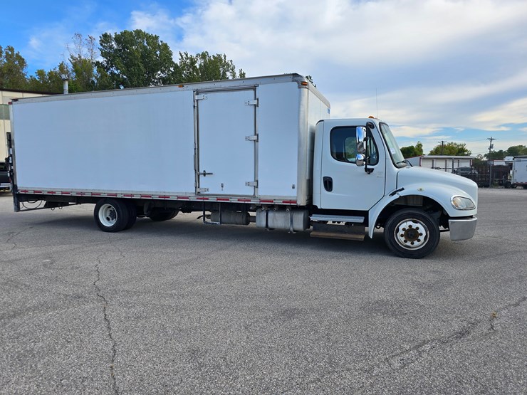 #22329-•-2014-freightliner-m2-106-box-truck-image-39