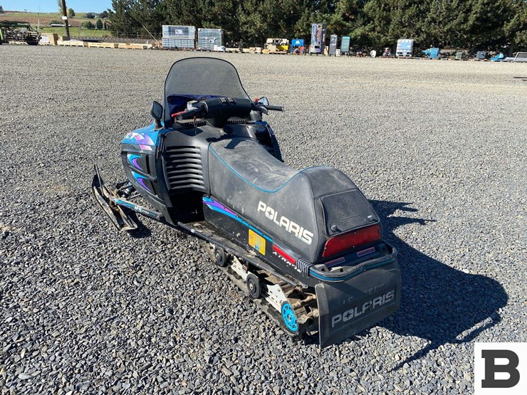 1998-polaris-indy-trail-touring-xlt-snowmobile-image-3