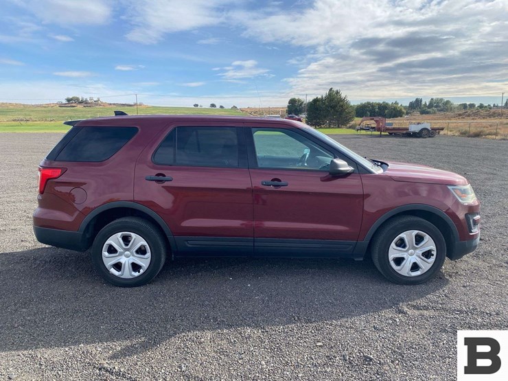 2016-ford-explorer-image-7