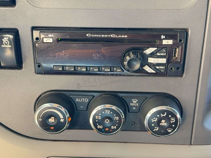 2017-peterbilt-579-image-66