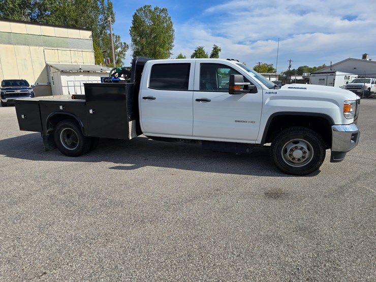 2017-gmc-sierra-3500-image-29