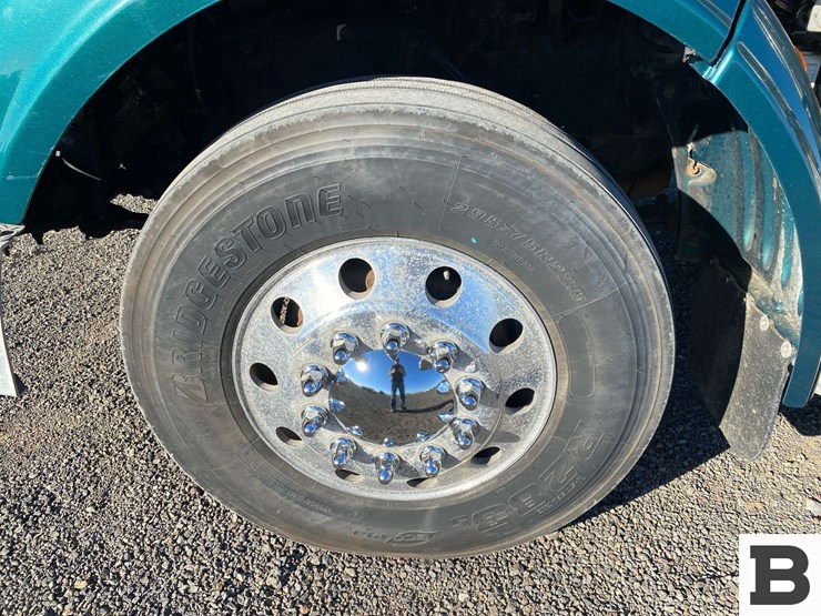 2013-peterbilt-367-image-11