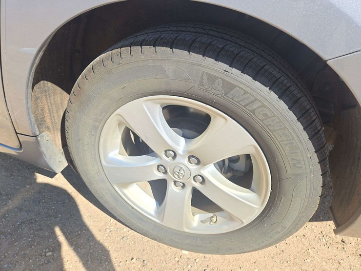 2012-toyota-sienna-le-image-5