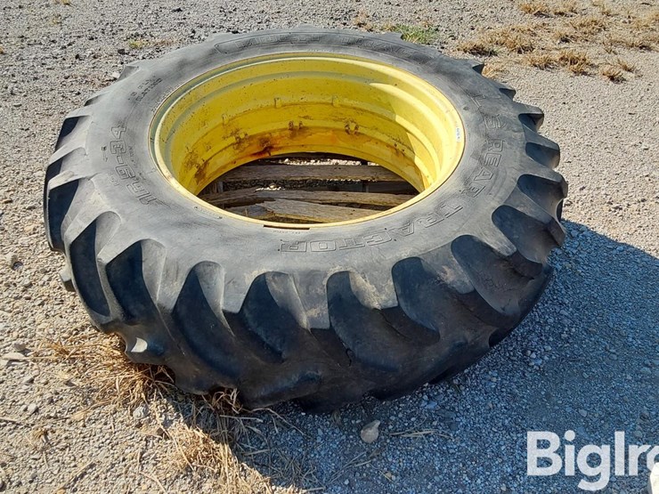 multi-trac-l/s-rear-tractor-16.9x34-bar-tire-on-john-deere-rim-image-10